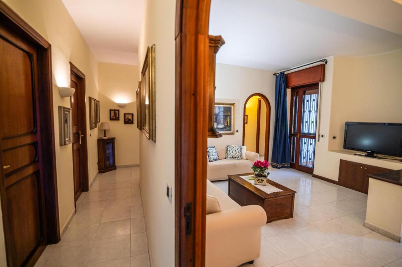 Courrier-House Aci Castello Exterior foto